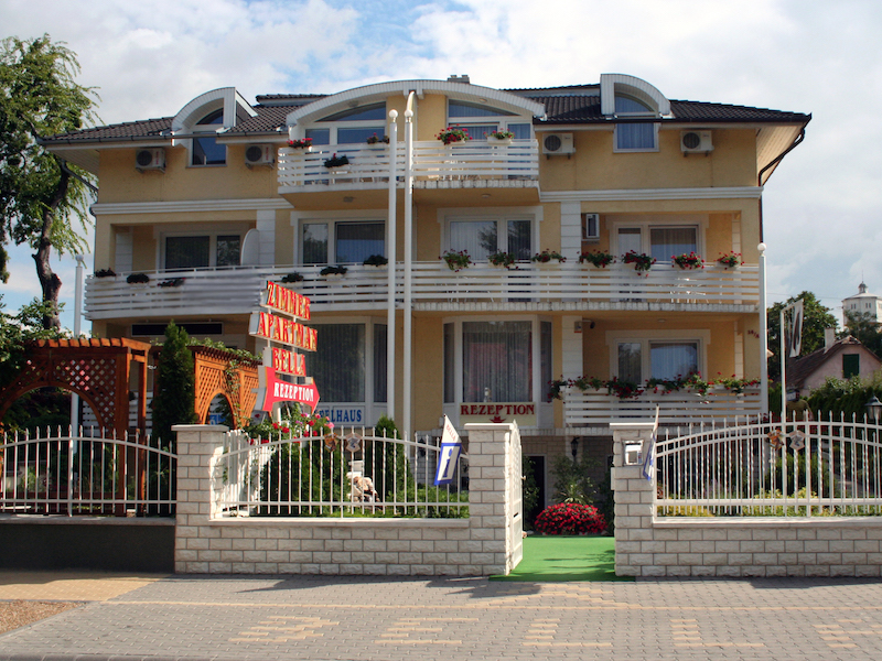 Bella Zoo Park, Siófok, Accommodation